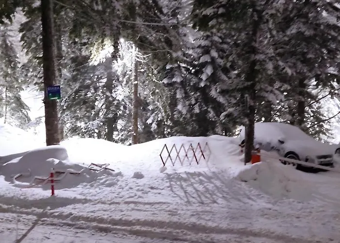 Hena, Free Parking Included *